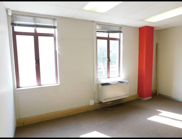300M² OFFICE TO LET IN FERNDALE